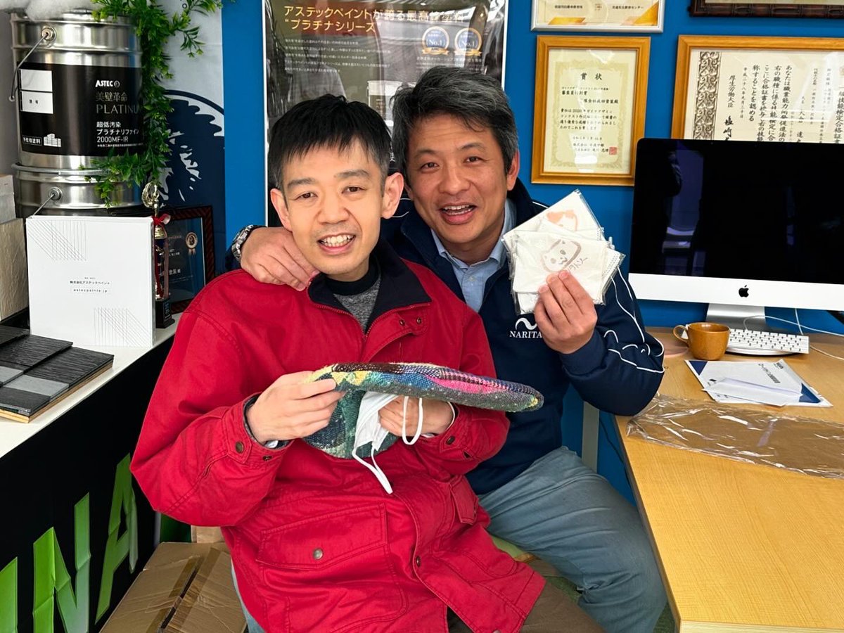 naritazya's tweet photo. 寝屋川市の障害者の方が働くワークセンター小路の方々が成田塗装のオリジナル布巾を作ってくれました！！
感謝！！
またお客様が沢山喜んでくれます！！
#ワークセンター小路
#成田塗装 https://t.co/KJS77dzL79