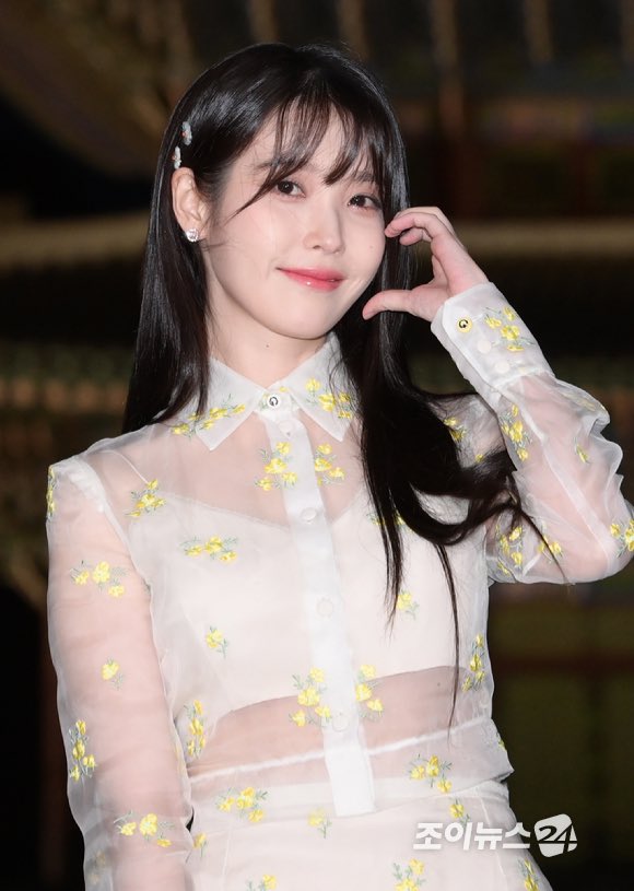 iuedelweiss's tweet photo. [단독] '배우 컴백' 아이유, '살롱드립2' 뜬다⋯장도연과 환상 케미

[Exclusive] “Actress Comeback” IU to appear on “Salon Drip2”… Fantastic Chemistry with Jang Do-yeon

아이유는 최근 유튜브 채널 'TEO 테오'의 '살롱드립2' 녹화를 마쳤다.

IU recently finished recording “Salon Drip2” on the YouTube channel “TEO 테오”

https://t.co/H5iLiqzuU7