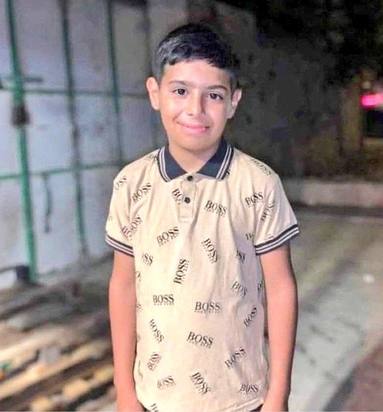 İsrail güçlerinin, 10 yaşındaki Saddam Recep'i karnından vurdu ve O öldü..

Dünya bütün bu ihlallere rağmen sessizliğini koruyor yazıklar olsun..