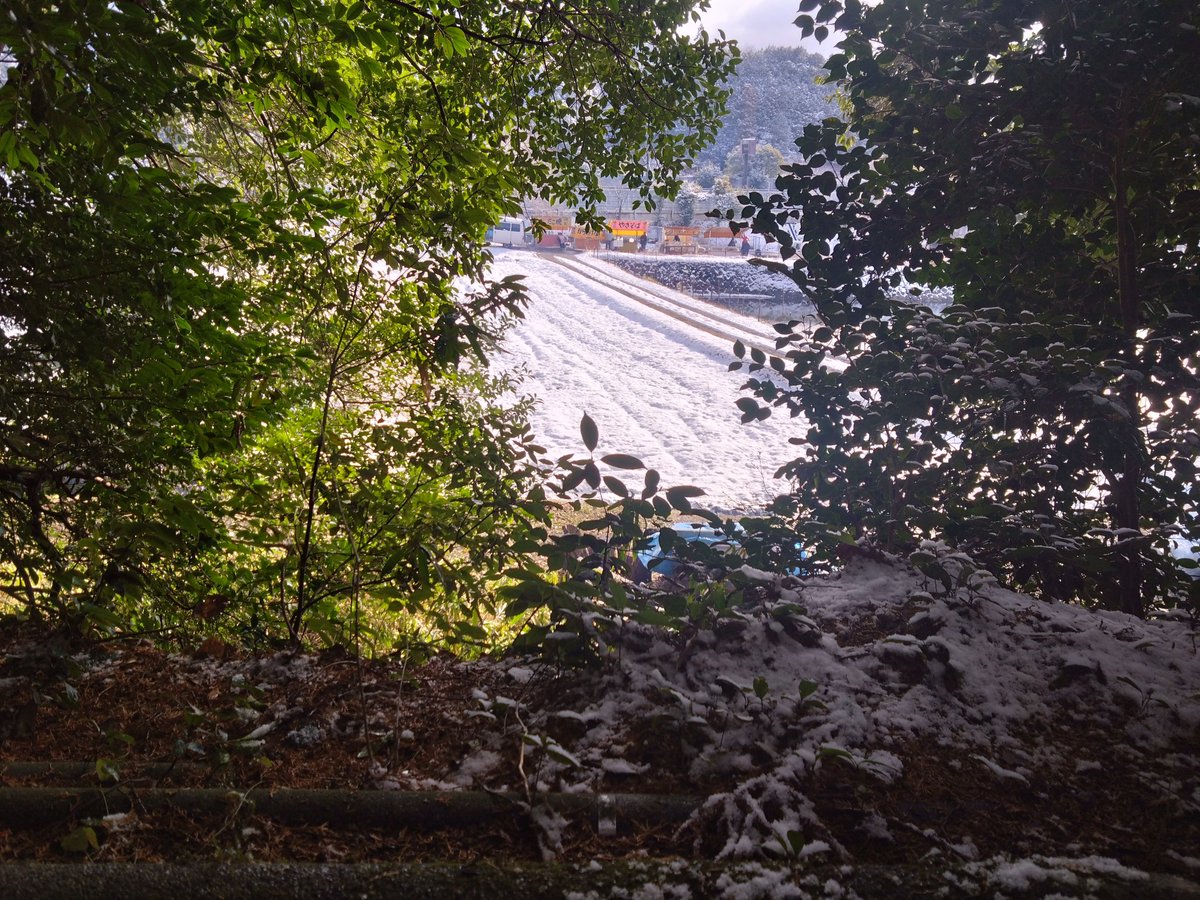 時々雪が降る寒い日となりましたが…
本日は拝田厄神大祭です。
夕方４時まで、随時御祈祷も受け付けております。

#亀岡市 #拝田八幡神社 #拝田の厄神さん #千代川町拝田