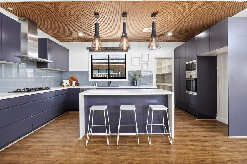 15zanaz's tweet photo. Kitchen in a 4 bedroom $1.2+ million house.
What do you thinks?
I love the wood panelled ceiling.
#interiordesign
#Interiors
#kitchens
#kitchendesigns https://t.co/ZNdTUribbP