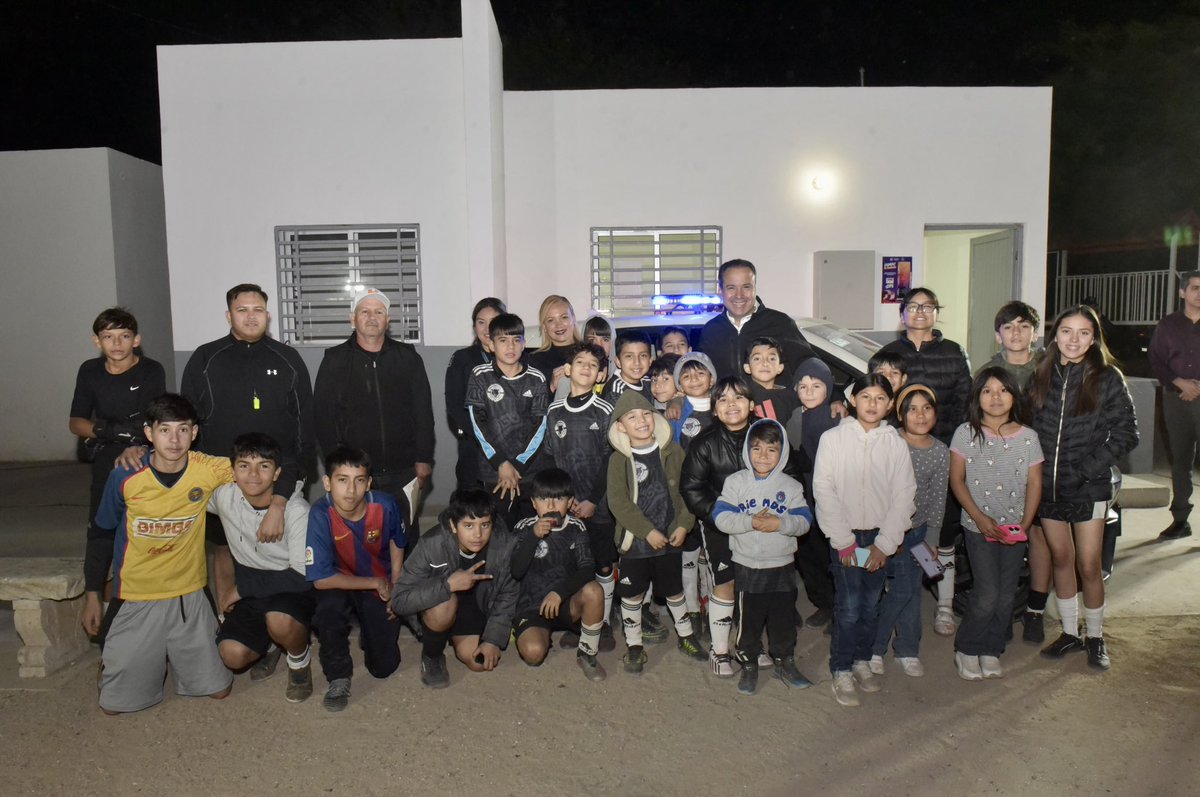 tonoastiazaran's tweet photo. ¡El Parque El Apache ya tiene internet gratis!🛜✨ 

Hace 3 semanas, cuando entregamos una patrulla ⚡️ para el Centro de Respuesta Inmediata de la colonia, me comprometí a instalarles el internet ¡y hoy cumplimos!  👏🏼

Ya son más de 180 puntos de Wi-Fi gratuito en Hermosillo, ¡y vamos por más!

#TrabajoQueSeNota