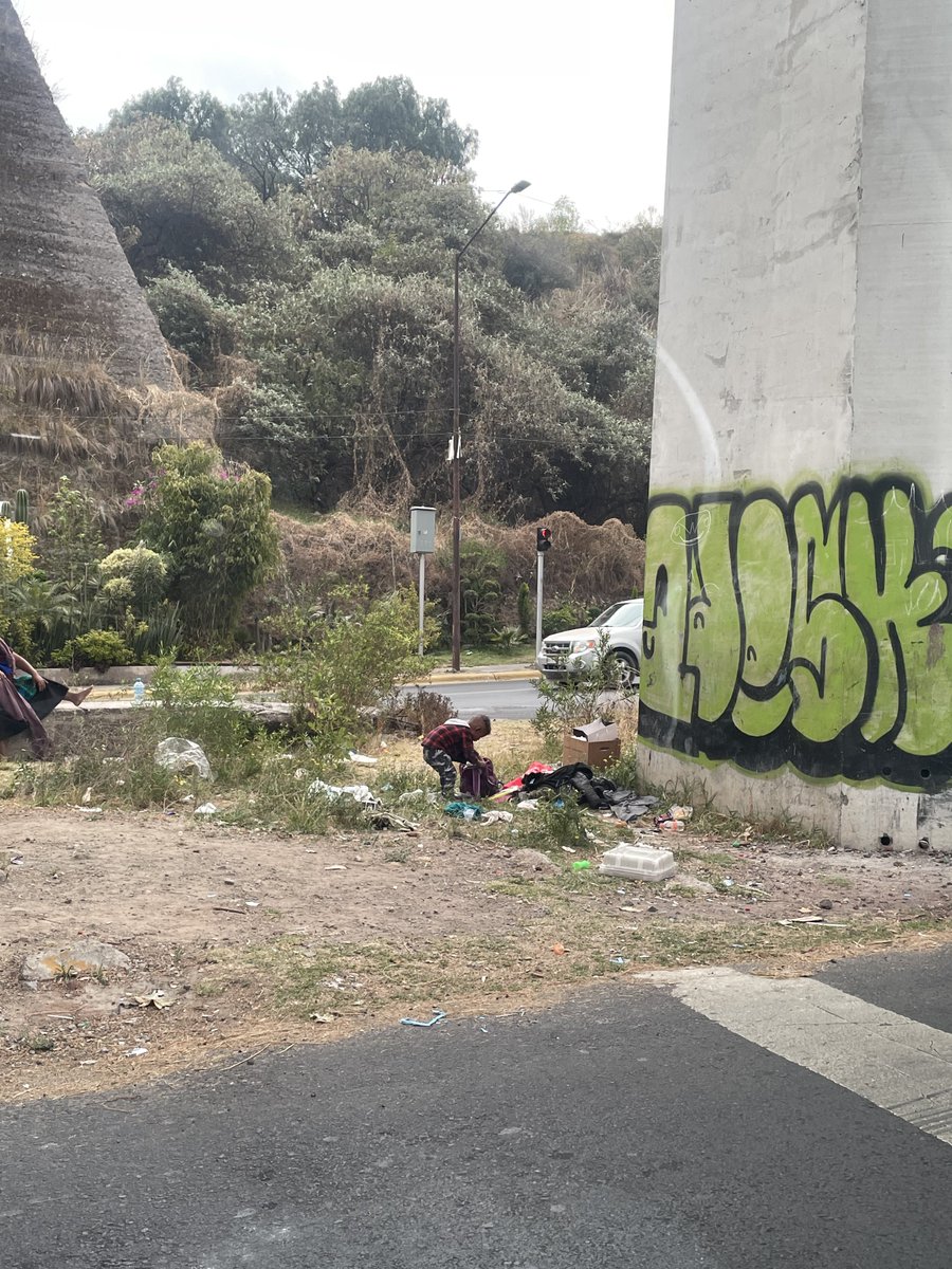 <a href="/LopezCasarinJ/">Javier López Casarín 💥🚀</a> Es justo tener una colonia #SantaFe llena d basura, baches, sin iluminación, ambulantaje, grafiti y mucho +?Se paga un predial EXCESIVO y los servicios son deprimentes <a href="/GobCDMX/">Gobierno de la Ciudad de México</a> <a href="/AlcaldiaAO/">Alcaldía Álvaro Obregón</a> <a href="/ClaraBrugadaM/">Clara Brugada Molina</a> <a href="/ColonosSantaFe/">Asociación de Colonos ZEDEC Santa Fe A.C.</a> <a href="/ComiteSantaFe/">COPACO SANTA FE CUAJI</a> <a href="/santadfense/">Santa Fe CDMX</a> <a href="/ReporteSantaFe/">Reporte Santa Fe</a>