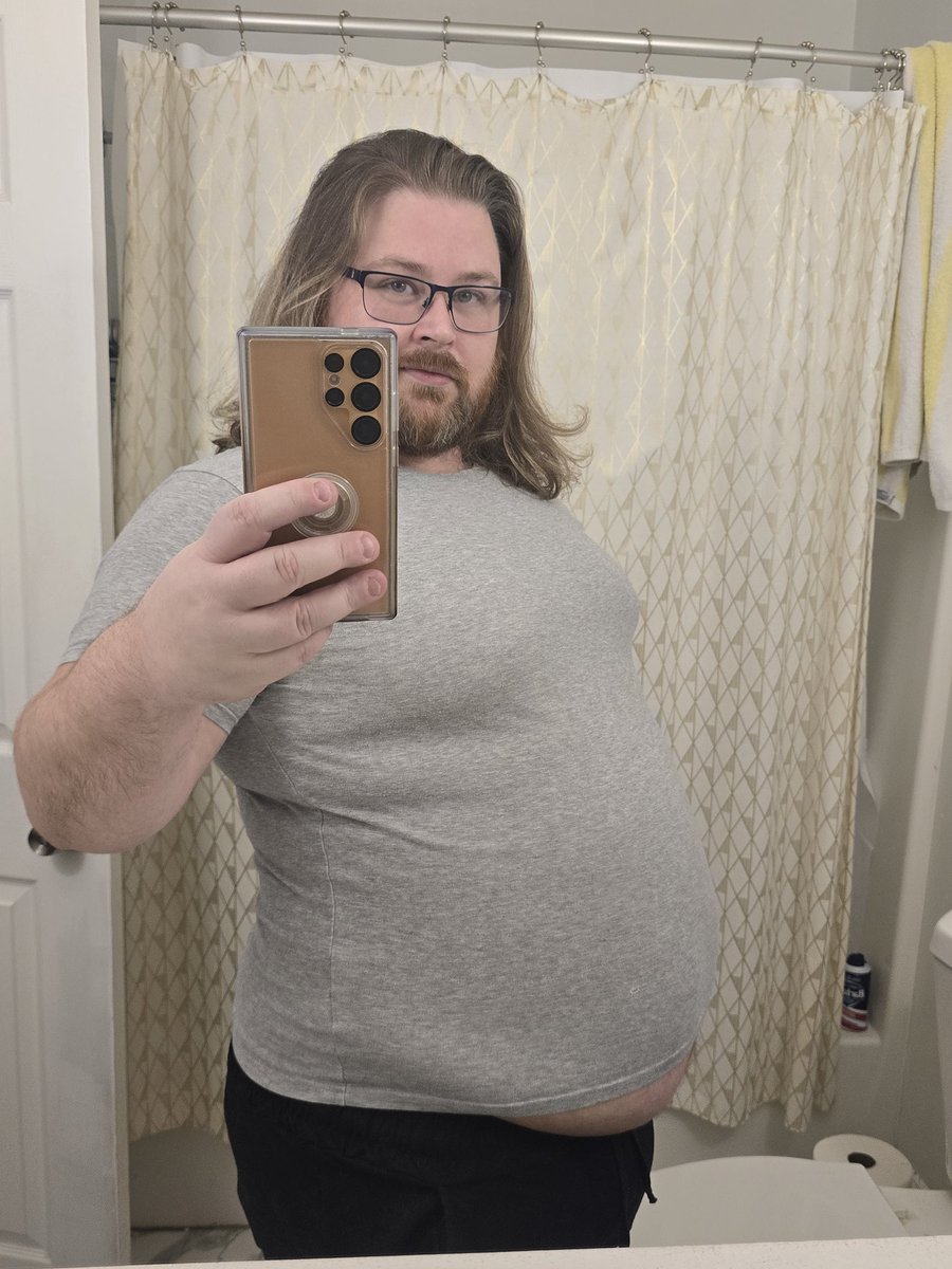 CookieBearNJ's tweet photo. When did this shirt start making the tummy peak?  I guess this XL is too small.. maybe i should just take it off.. thoughts? #gay #chubbygaymer https://t.co/LSa40zDZ56