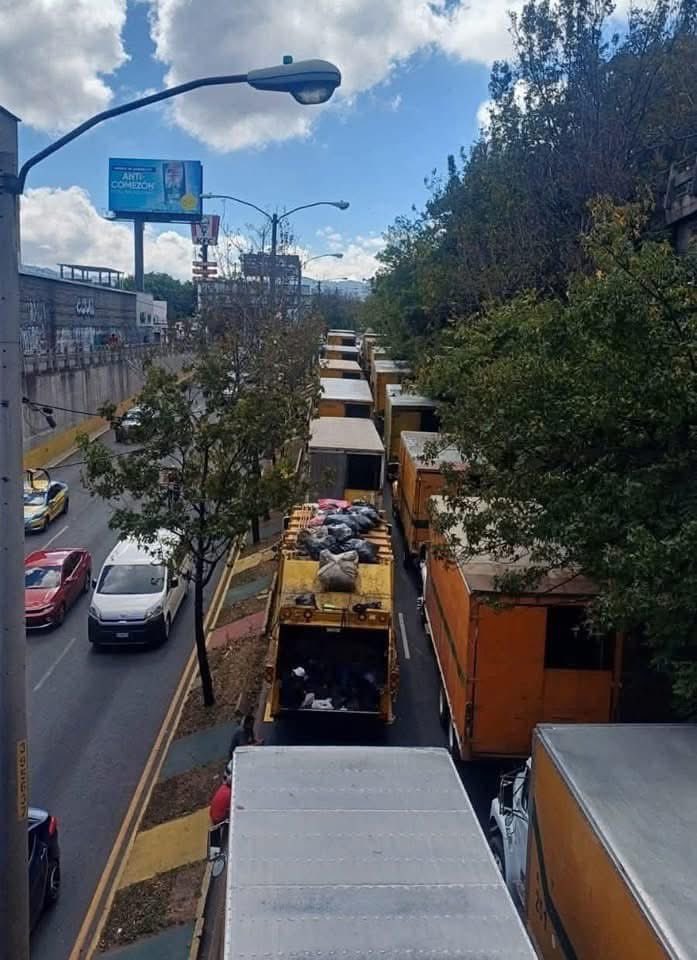 Mynor_Andrade_'s tweet photo. Mucha, no sabía que los rojos habían hecho una caravana hoy 🤨 https://t.co/J9JRv3klJ4