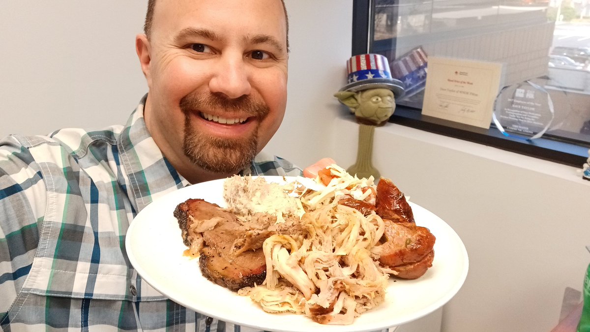 davetaylorradio's tweet image. @RedwoodSmokeSha is just so good - day 49 of year 12 - 4066 days in a row of food selfies - Pulled chicken, chicken salad, lots of meats  - #day49 #day4066 #pulledchicken #chickensalad #meats
