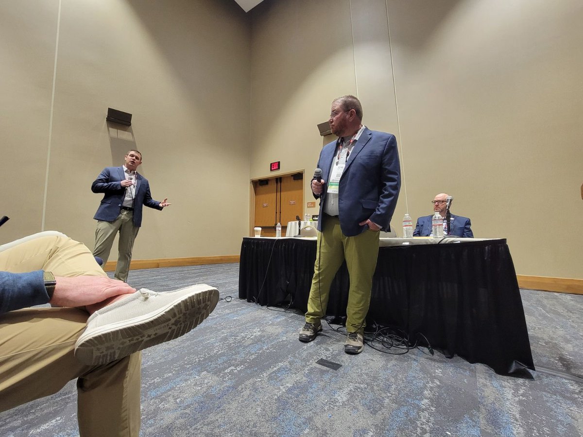 rtdemayturf's tweet image. Today ended a five week sprint of speaking engagements which has taken me to:

📍Palm Springs for @FieldExperts 
📍Sandusky for @OPRAOhio 
📍San Antonio for @TPITurfTalk 
📍Upper Arlington for Career Explorations

Grateful for the opportunity to connect with so many people, share…