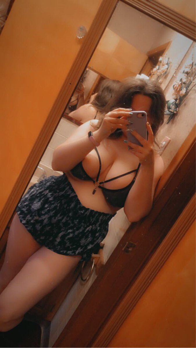 aquariusbabe9's tweet photo. hiiii I want to get more followers and maybe get over 500 so if you like what you see please consider following and reposting, thank you 😊 sorry I’m just a slut that craves attention #slut #tits #whore #horny https://t.co/g5xDk9EZ1y