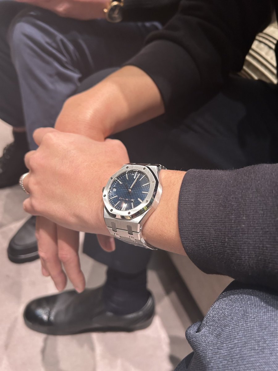 hayato214's tweet photo. 今回購入したのはこちらの腕時計でした🍾
#オーデマピゲ
#ロイヤルオーク
#15510ST https://t.co/DS3RtVoJ7p