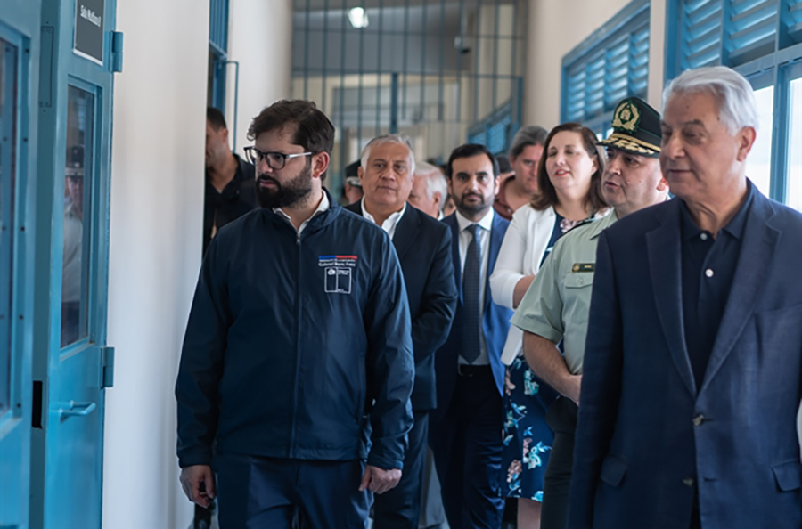 ¿Sabías qué...?🧐 El presidente Gabriel Boric inauguró la nueva cárcel La Laguna en la Región del Maule. El recinto tendrá la capacidad de albergar 2.300 reclusos. Más 🔗👉🏼 bit.ly/3X5G2Hy