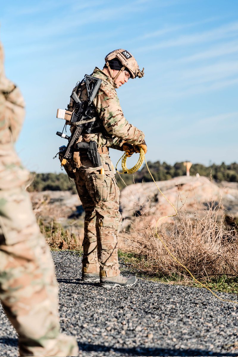 USNavyCNO's tweet image. Our warriors in EODMU 8 completed exercise Arctic Specialist with our allies in Norway, increasing readiness and lethality in challenging cold-weather conditions. America’s Warfighting Navy stands ready to deter any enemy, anywhere, and in any environment. #TacticalTuesday.