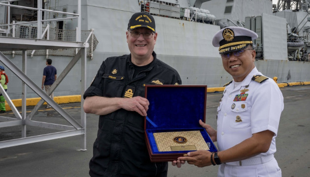 Canada &amp; the Philippines sail together!
HMCS Ottawa joined BRP Andres Bonifacio in maritime drills in the West Philippine Sea, strengthening regional security &amp; cooperation. 🌊🚢 
Read more: bit.ly/3X6elhM
#CanadaPhilippines #WestPhilippineSea #MaritimeCooperatio