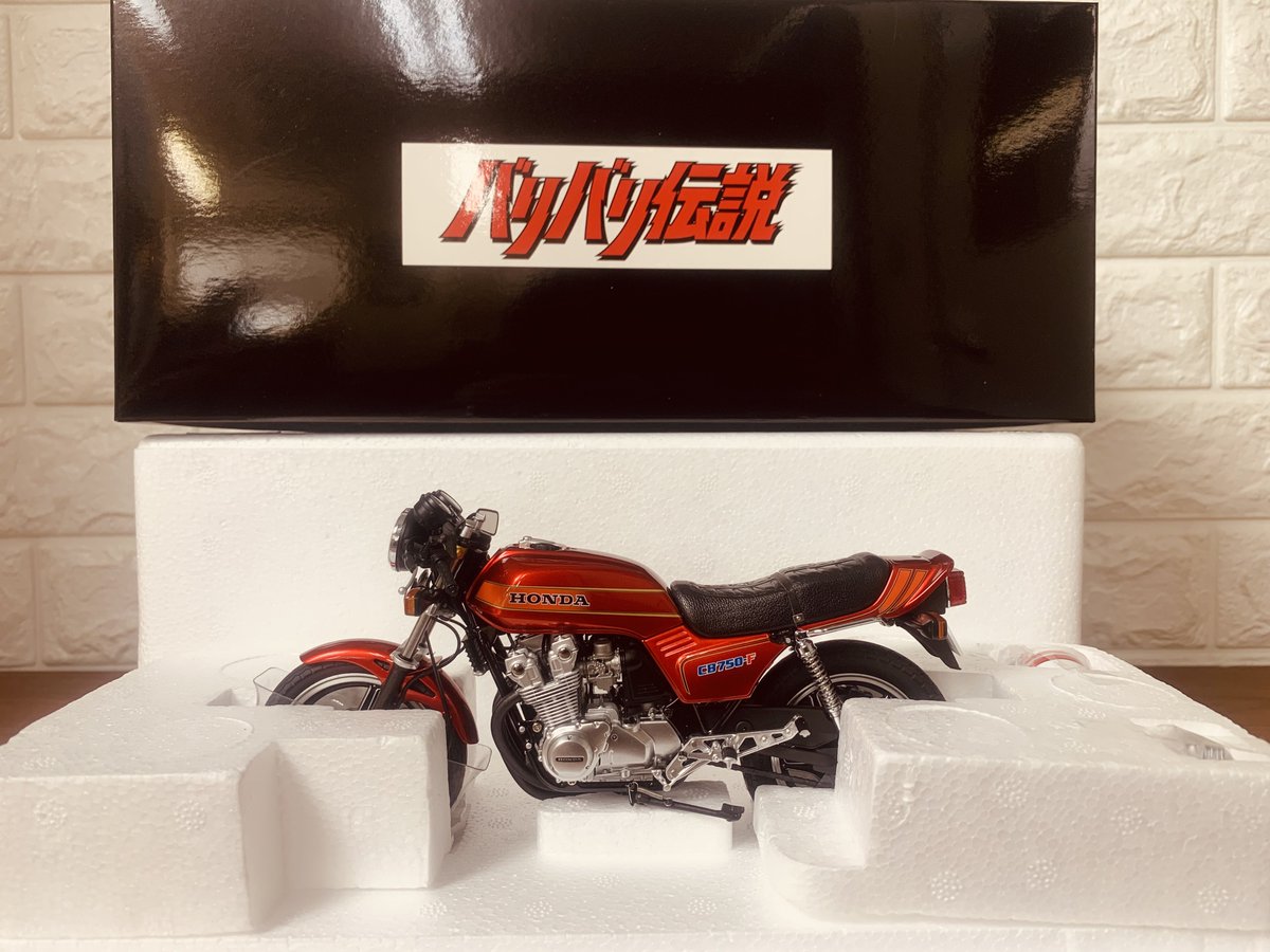 WONDER_WALL1106's tweet image. 未開封、当店にて確認開封したお品です。
「オートアート　1/12 バリバリ伝説　ホンダCB750FB」
世代ストライクなので堪りません🫡　精巧なグンヘルまで付属、
丁寧な造りの一台、いかがでしょう？
#リユースショップワンダーウォール #autoartmodels #オートアート #cb750f #オートバイ #バイク