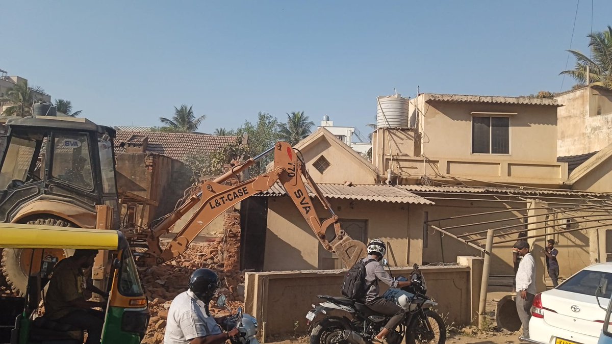 HAL AIRPORT TRAFFIC BTP (@halairporttrfps) on Twitter photo Traffic Advisory: Due to ongoing BBMP road widening work at Panathur Railway Bridge S Cross, traffic is moving slowly. We kindly ask commuters to cooperate and plan accordingly. Thank you.
<a href="/CPBlr/">CP Bengaluru ಪೊಲೀಸ್ ಆಯುಕ್ತ ಬೆಂಗಳೂರು</a> <a href="/Jointcptraffic/">Joint CP, Traffic, Bengaluru</a> <a href="/DCPTrEastBCP/">DCP Traffic East ಉಪ ಪೊಲೀಸ್ ಆಯುಕ್ತರು ಸಂಚಾರ ಪೂರ್ವ</a> <a href="/acpwfieldtrf/">ACP Traffic Whitefield ಎಸಿಪಿ ಸಂಚಾರ ವೈಟ್ ಫೀಲ್ಡ್</a> <a href="/blrcitytraffic/">ಬೆಂಗಳೂರು ಸಂಚಾರ ಪೊಲೀಸ್ BengaluruTrafficPolice</a> <a href="/BlrCityPolice/">ಬೆಂಗಳೂರು ನಗರ ಪೊಲೀಸ್ BengaluruCityPolice</a> Traffic Advisory: Due to ongoing BBMP road widening work at Panathur Railway Bridge S Cross, traffic is moving slowly. We kindly ask commuters to cooperate and plan accordingly. Thank you.
<a href="/CPBlr/">CP Bengaluru ಪೊಲೀಸ್ ಆಯುಕ್ತ ಬೆಂಗಳೂರು</a> <a href="/Jointcptraffic/">Joint CP, Traffic, Bengaluru</a> <a href="/DCPTrEastBCP/">DCP Traffic East ಉಪ ಪೊಲೀಸ್ ಆಯುಕ್ತರು ಸಂಚಾರ ಪೂರ್ವ</a> <a href="/acpwfieldtrf/">ACP Traffic Whitefield ಎಸಿಪಿ ಸಂಚಾರ ವೈಟ್ ಫೀಲ್ಡ್</a> <a href="/blrcitytraffic/">ಬೆಂಗಳೂರು ಸಂಚಾರ ಪೊಲೀಸ್ BengaluruTrafficPolice</a> <a href="/BlrCityPolice/">ಬೆಂಗಳೂರು ನಗರ ಪೊಲೀಸ್ BengaluruCityPolice</a>