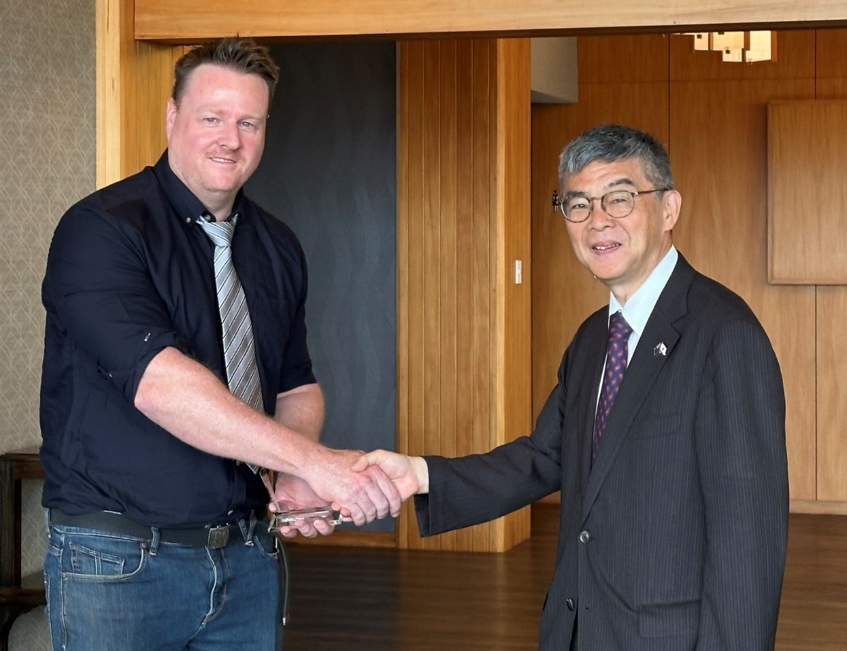 On 19 February 2025, Ambassador OSAWA presented the Ambassador's Prize to Mr. Wade NEWSOME from Massey University in recognition of his outstanding achievement in Japanese language studies. Congratulations on this well-deserved honour! 🎉