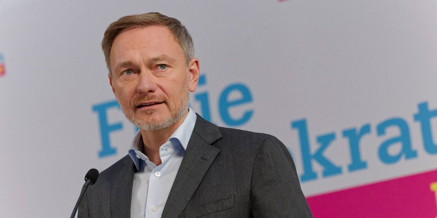 DemokratieV's tweet photo. Die FDP driftet endgültig ins rechtslibertäre Lager – MAGA und Milei lassen grüßen. Politik für die Reichsten, die Demokratie zerstört.
Gerhard Baum hätte das nie mitgetragen.
#FDPraus https://t.co/8949rC79Qn