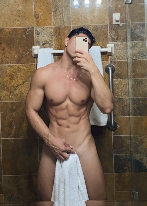 Watch Rene Gonzalez Byken's leaked NSFW photo on TwXstars