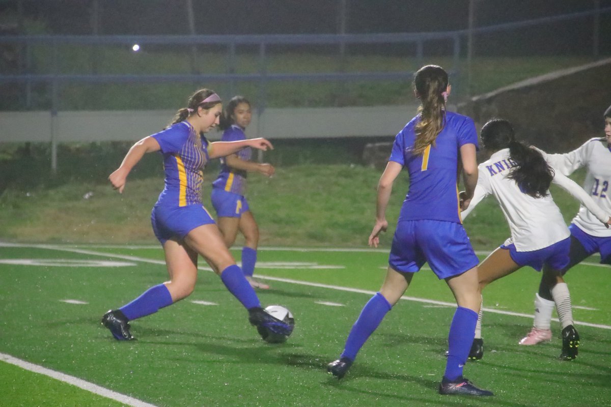 Bearettes came away with a gritty win against Tyler HEAT tonight! A well deserved 4-2 win!

Paige Whiddon ⚽️ ⚽️ ⚽️ ⚽️ 
Zoey Hinton 🅰️🅰️
Raelyn Stephens 🅰️

#RTS #BetterEveryDay <a href="/50_50Pod/">The 50/50 Podcast ⚽️🎙</a> <a href="/BrownsboroHigh/">Brownsboro High School</a> <a href="/LethalSoccer/">Coach Duque</a> <a href="/tascosoccer/">TASCO</a> <a href="/BISD_Tweet/">Brownsboro ISD</a>