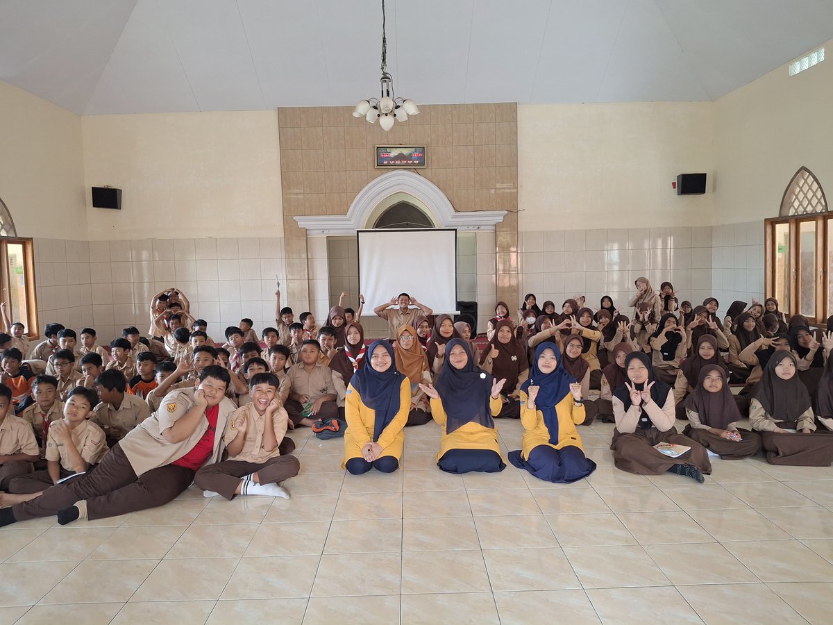 fit_nurlestari's tweet photo. Jum'at (14/02), Fitria Nur Lestari, Luhkan Garut, d SDIT Darul Abror, Edukasi pengenalan budidaya ikan u/ Keg membentuk dan melaksanakan sekolah peduli lingkungan dlm upaya pelestarian lingk #GiatLuhkanSatminkalbogor #KabGarut #Aktivitas
@brpbatpp_bogor
@pusluh_bppsdm
@bppsdm_kp https://t.co/pUF9wQnFdE