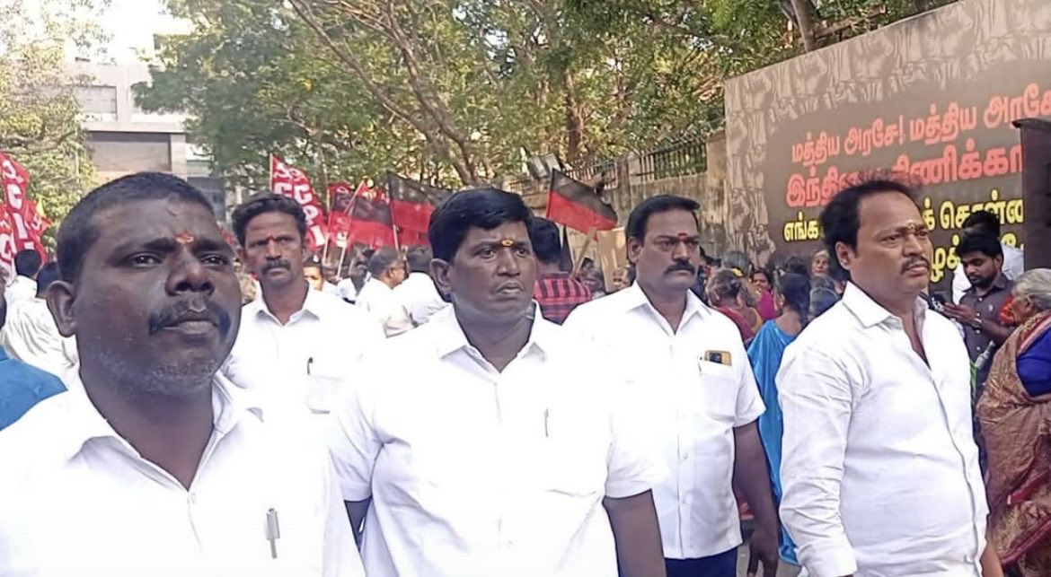 Rameshk48985533's tweet photo. #ModiCheats
மும்மொழிக்கொள்கையை வலியுறுத்தி தமிழ்நாட்டிற்கு நிதி வழங்காத ஒன்றிய அரசை கண்டித்து கழகத்தலைவர்M.K. Stalin ஆணையேற்று அனைத்துகட்சி தலைவர்கள் பங்கேற்ற மாபெரும்கண்டன ஆர்ப்பாட்டத்தில் இளந்தலைவர் மாண்புமிகு@Udhayanidhi Stalinஅவர்கள் கண்டன உரையாற்றினார். https://t.co/6eBJ6qiAqA