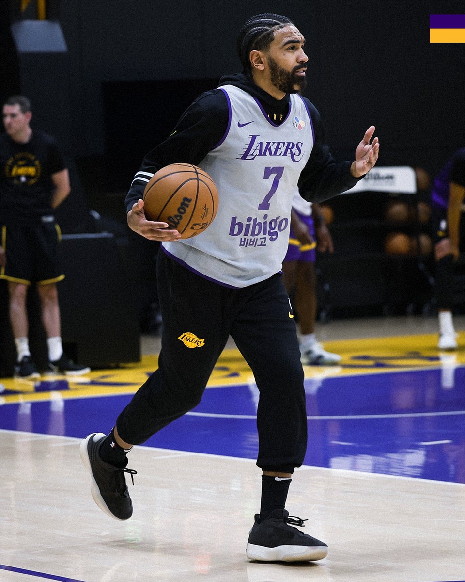 Lakers's tweet photo. Back at work 💪 https://t.co/jtwsWT0HqN