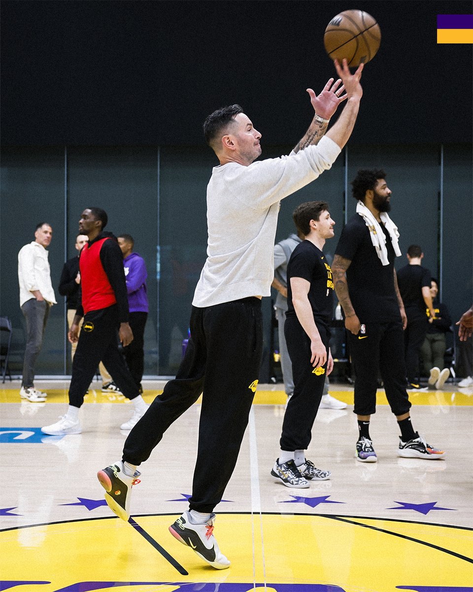 Lakers's tweet photo. Back at work 💪 https://t.co/jtwsWT0HqN