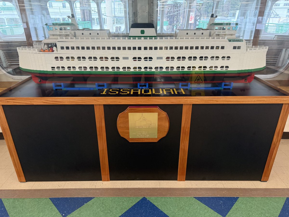 Kanoot85's tweet photo. Washington State Ferries Issaquah got a new Lego model of their Ferry donated to them this year

Pretty impressive 

It’s 7 feet long, 2.5 feet wide, and 2.5 feet tall. 37,000 pieces 

It’s on display in the passenger cabin https://t.co/kcNFu8lgeR