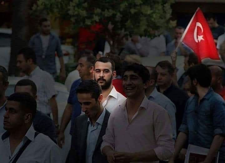 Biz Alpçe ölürken yaşayın sizler;
"Karşıt görüş" der haysiyetsizler!