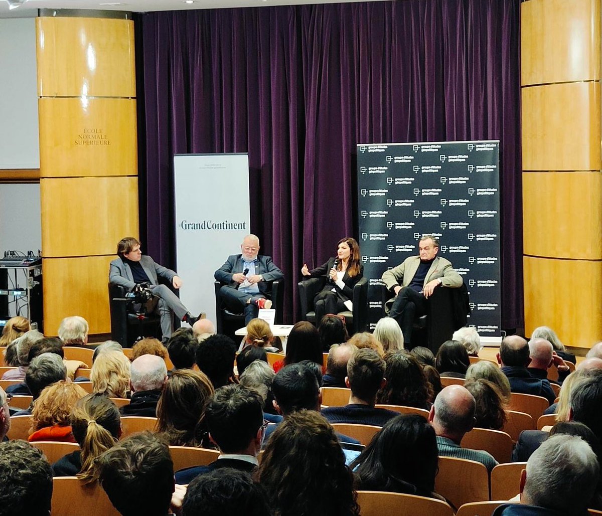 DG_DGRIS's tweet image. Hier j’étais présente à l’@ENS_ULM pour discuter de l'avenir de l’Ukraine face à l'invasion menée par la Russie depuis février 2022.
Merci au @Grand_Continent pour cette invitation et ces échanges aux côtés de @Michel_Goya et @GerardAraud.