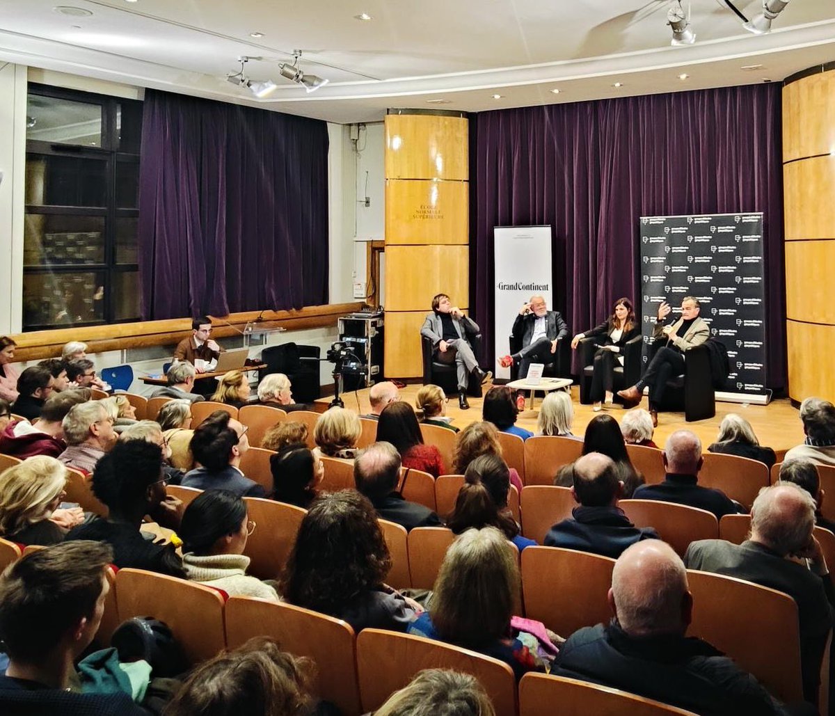 DG_DGRIS's tweet image. Hier j’étais présente à l’@ENS_ULM pour discuter de l'avenir de l’Ukraine face à l'invasion menée par la Russie depuis février 2022.
Merci au @Grand_Continent pour cette invitation et ces échanges aux côtés de @Michel_Goya et @GerardAraud.