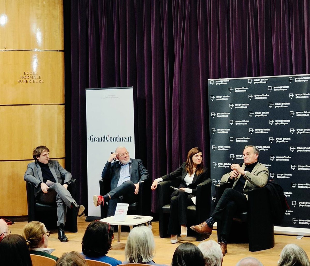 DG_DGRIS's tweet image. Hier j’étais présente à l’@ENS_ULM pour discuter de l'avenir de l’Ukraine face à l'invasion menée par la Russie depuis février 2022.
Merci au @Grand_Continent pour cette invitation et ces échanges aux côtés de @Michel_Goya et @GerardAraud.