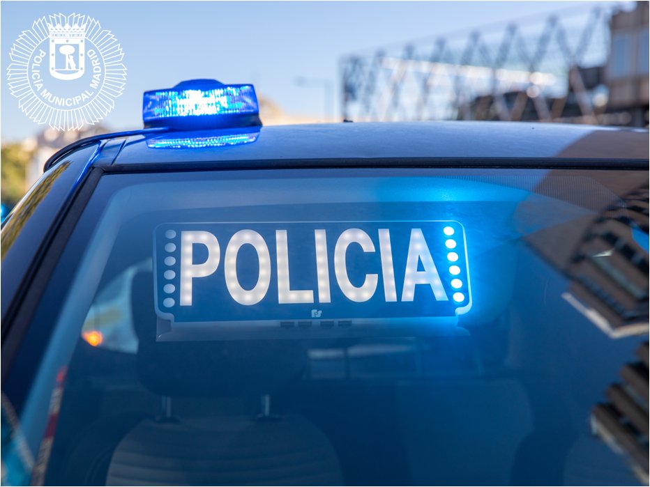 🚨Agentes de #Tetuán detienen a un varón que tras fallar en el robo de una motocicleta intenta huir del lugar conduciendo de forma temeraria y provocando lesiones a los allí presentes. Testigos del intento del robo colaboran en la intervención policial.
#SomosTuPolicia