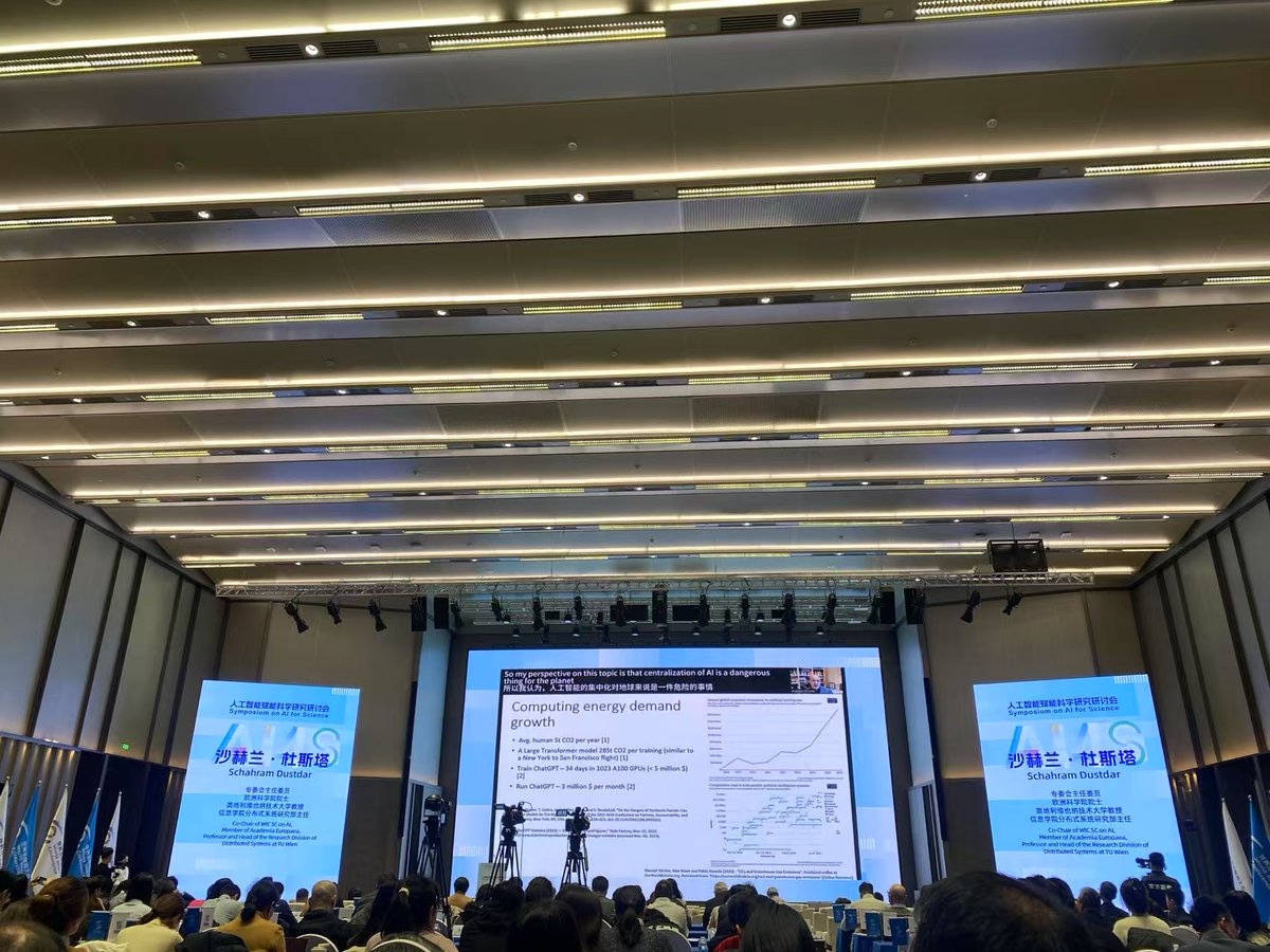 WIC_espanol's tweet image. Hoy, la Conferencia Mundial de #Internet organizó un seminario fenomenal sobre &quot;Inteligencia Artificial para la Ciencia&quot; en Zhongguancun, Beijing. ¡Académicos, líderes de universidades y expertos de la industria están aquí! ¡Ven rápido a ver! #AI4S #AIforScience #AI
