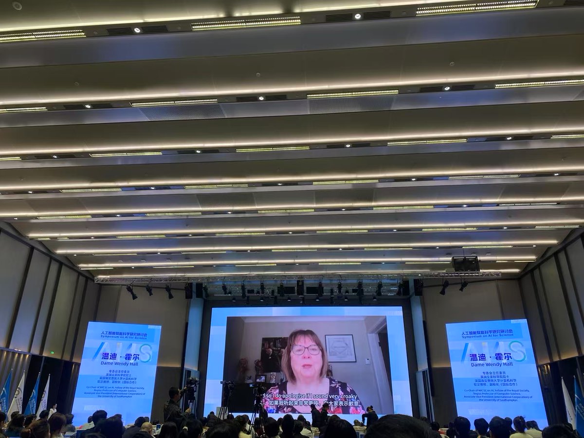 WIC_espanol's tweet image. Hoy, la Conferencia Mundial de #Internet organizó un seminario fenomenal sobre &quot;Inteligencia Artificial para la Ciencia&quot; en Zhongguancun, Beijing. ¡Académicos, líderes de universidades y expertos de la industria están aquí! ¡Ven rápido a ver! #AI4S #AIforScience #AI