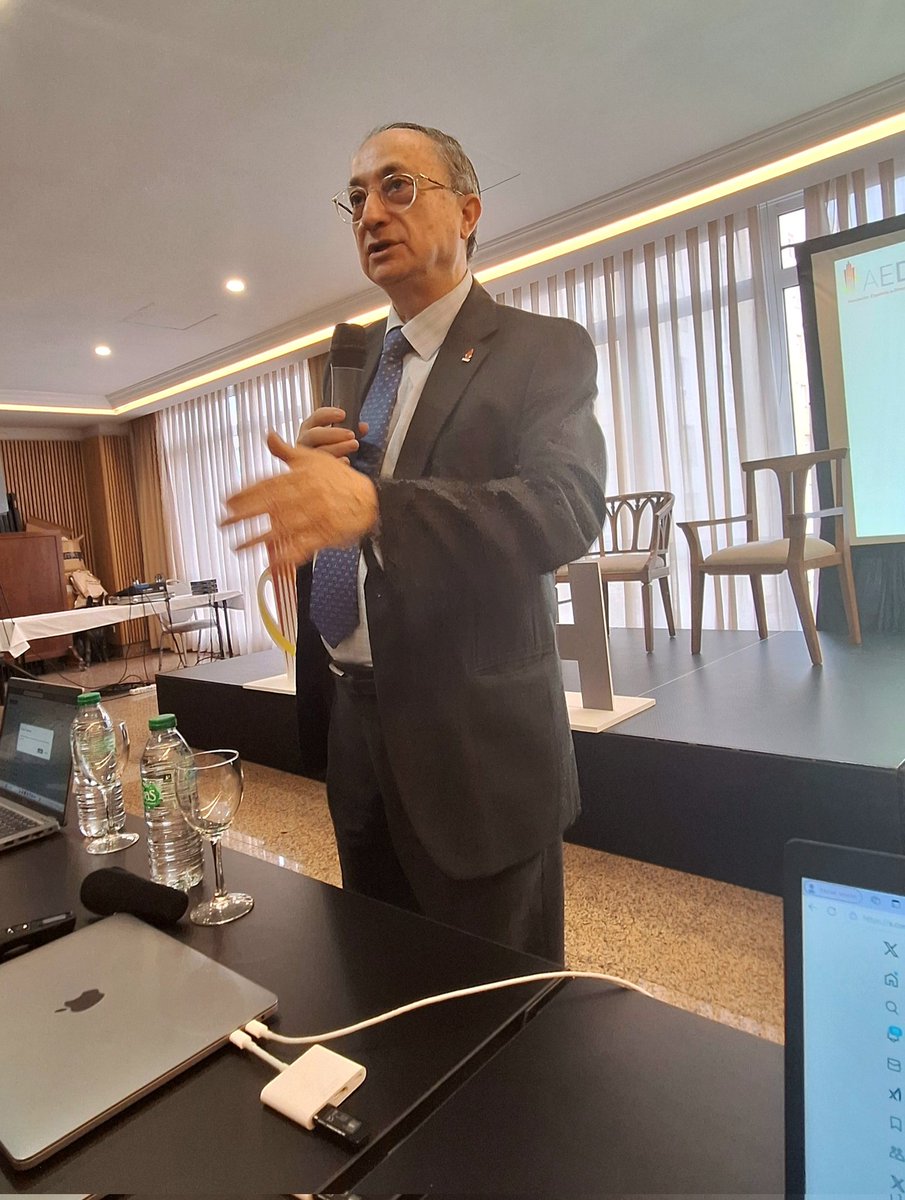 🙋‍♀️ Es el momento preferido de nuestro presidente <a href="/MVEGAS3/">Manuel Vegas</a>. Le encanta contar, y con razón, todos los beneficios de estar asociados en la #AEDH! 😉  #ExperienciasAEDH #Hoteles #EventosHostelería #Oviedo