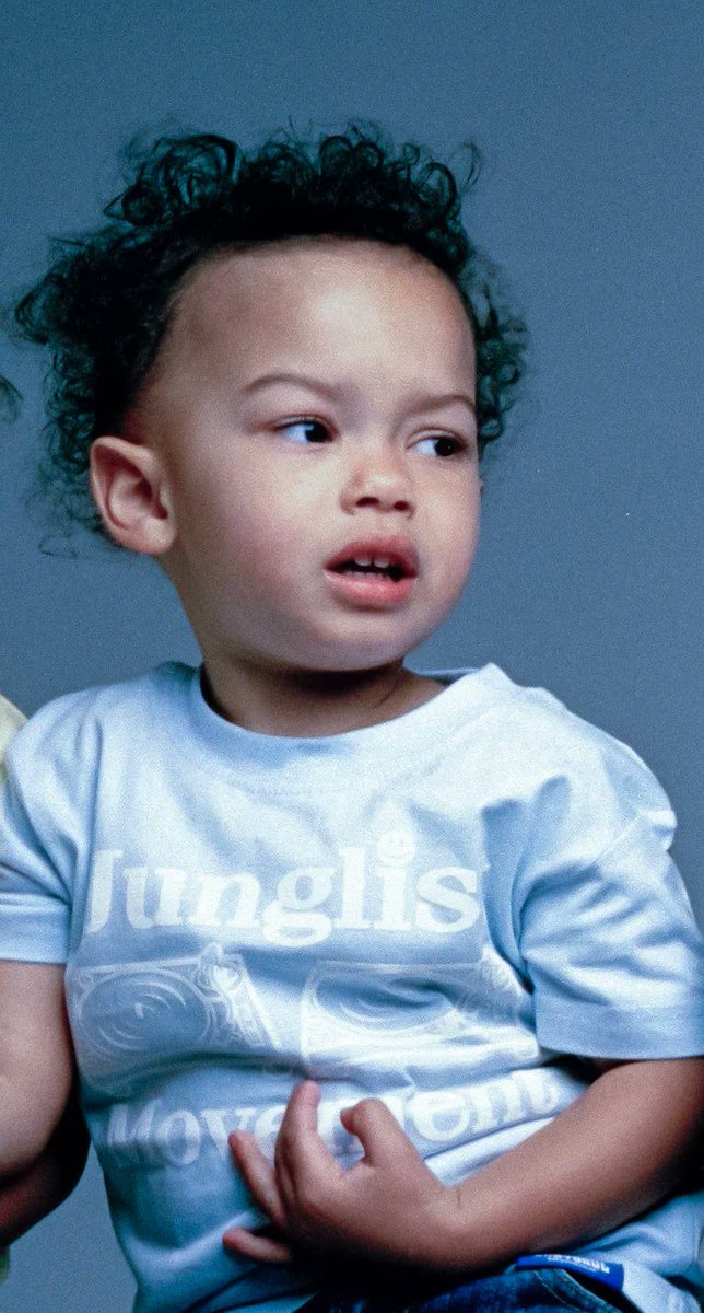 aerosoullimited's tweet image. Level up your little one’s style game! 🌟 Our kids’ graphic t-shirt is made from 100% organic cotton, soft and comfy for everyday adventures. Get your mini junglist sorted 👉 aerosoul.co.uk 💚 #JungleKids #JunglistMovement #StyleForDays