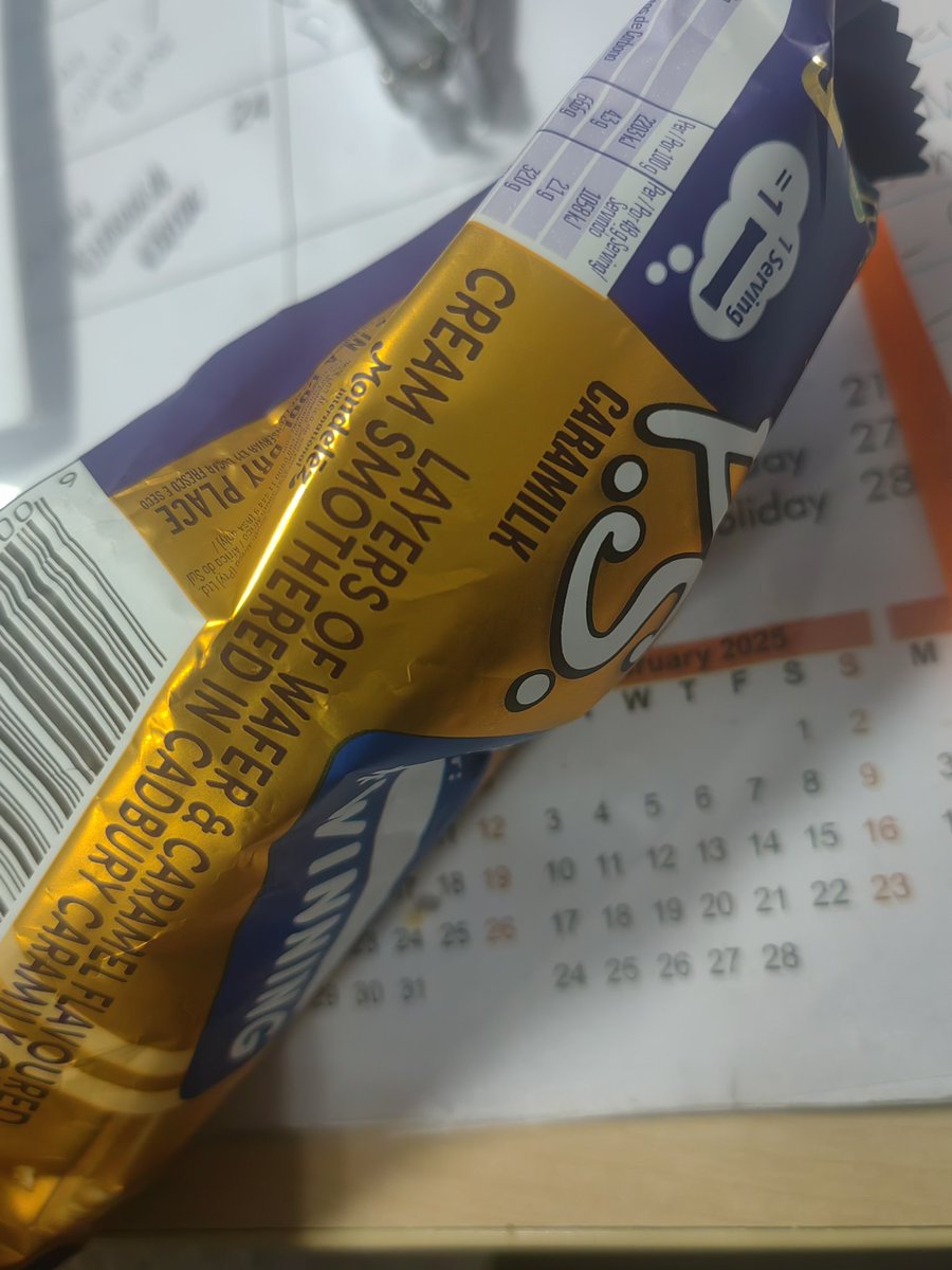 PMasimong's tweet photo. @Cadbury_SA @CadburyPSBar 

I just found that black thing on my PS... 🤢🤢🤢 https://t.co/zGAFLNBxP0