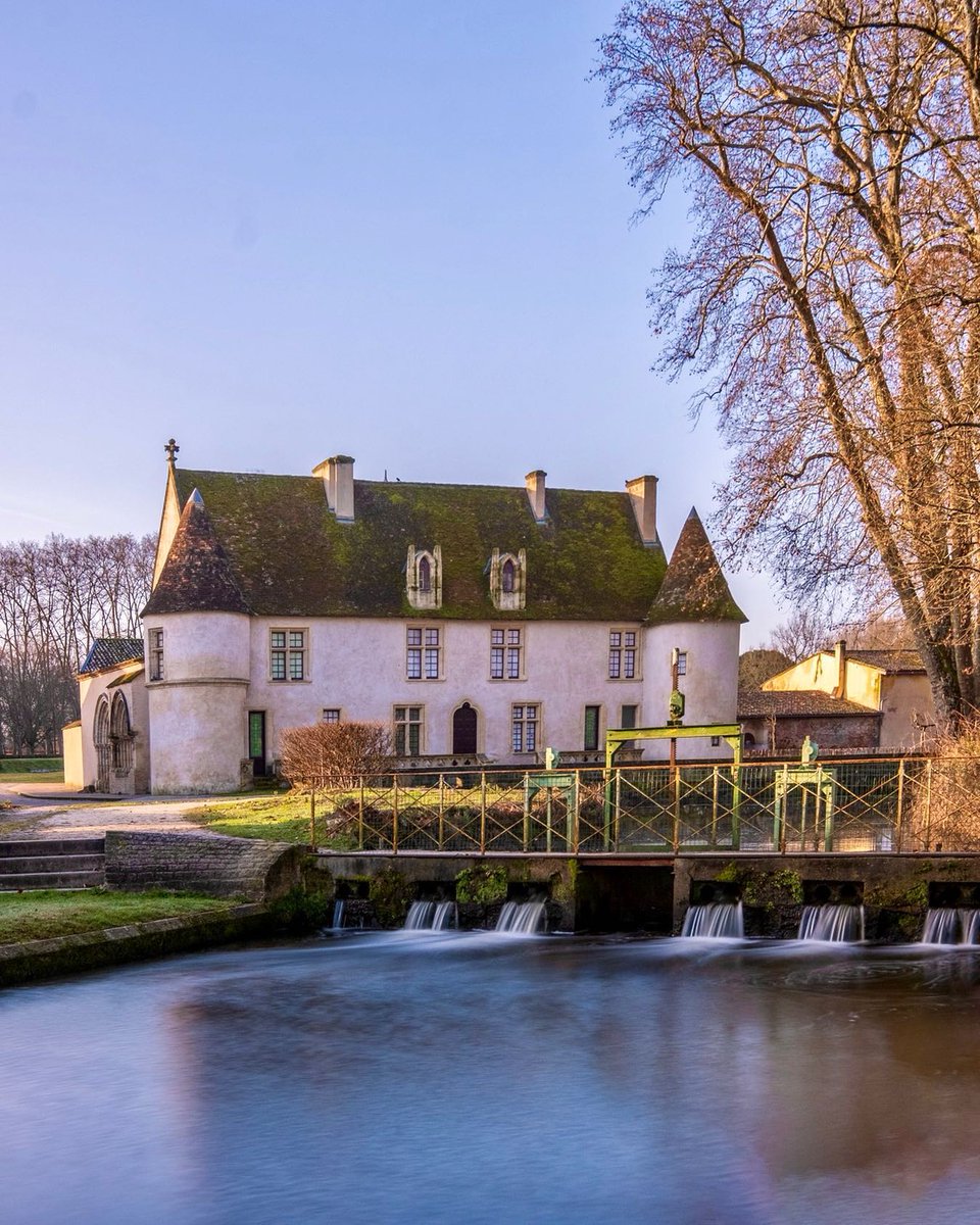Les alentours de Bordeaux sont parsemés de véritables pépites 🤩 On prend le bus direction #Gradignan. Au programme : une journée nature, gourmande et culture 👇

🏰 Balade au Prieuré de Cayac : ce joli relais des chemins de Saint-Jacques de Compostelle (XIIIe siècle) est bâti à