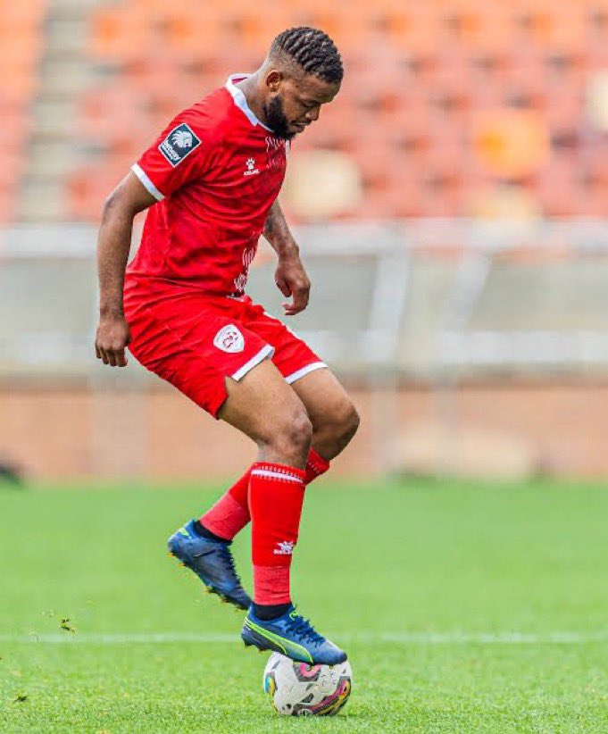 MakhubuSimanga's tweet image. Yenine @orlandopirates 

I have a dream :- Sipho ‘MasterChef’ Mbule @Mayfair 

Imagine Mbule,Mbatha,Tito,Rele,Saleng and Mabasa in 1 line-up 🔥👌🏼

JEHOVAH…….🤦🏻