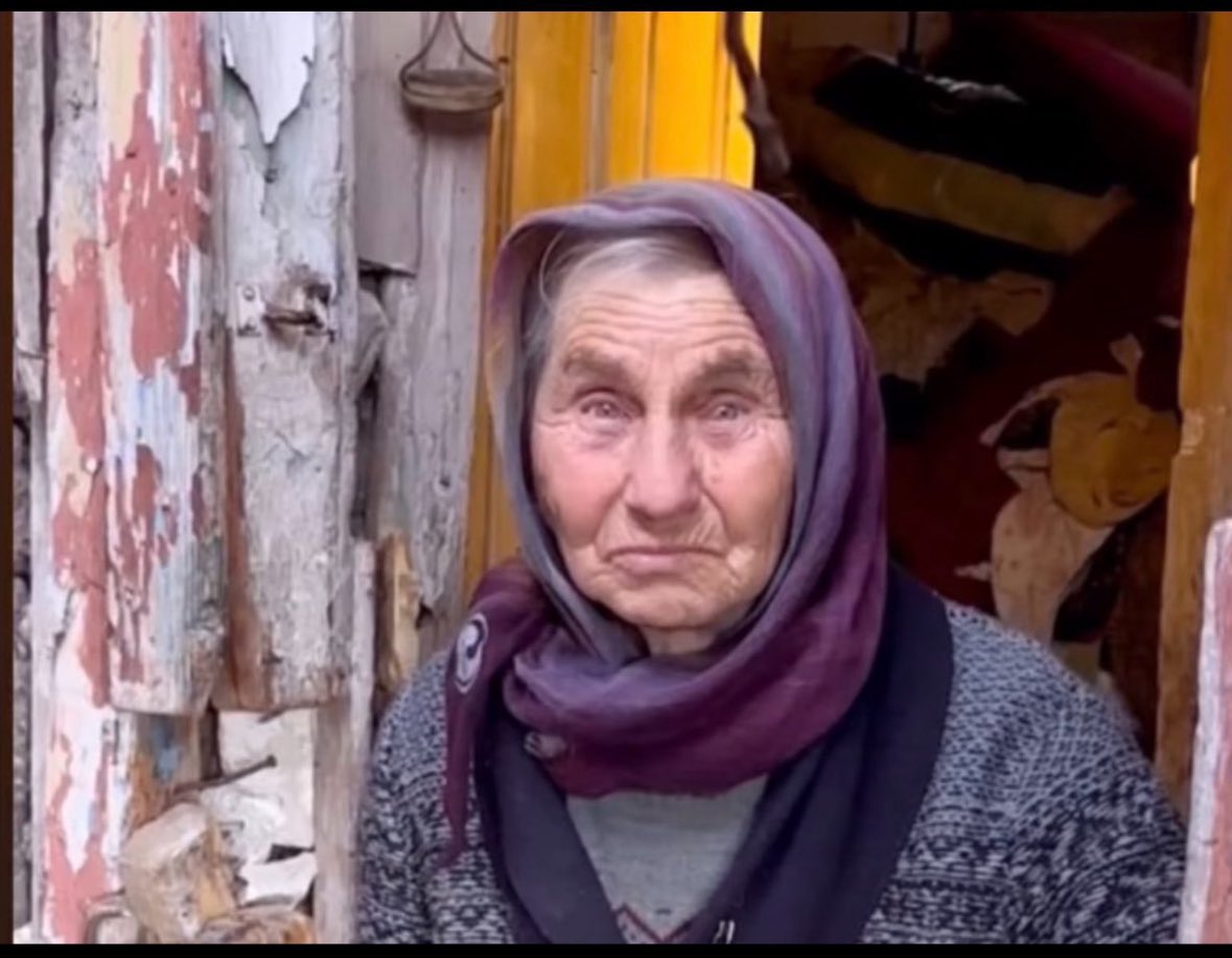 Necla teyzenin gözlerine iyi bakın ! 

Bu ülkeye adalet er yada geç gelecek. Necla teyzeye yaptıklarınızın da sokakta ki çocuklarımıza yaptıklarınızın da hesabını siz vereceksiniz. Siz insan değilsiniz. Siz canisiniz siz katilsiniz! #Turkiyedekatliamvar