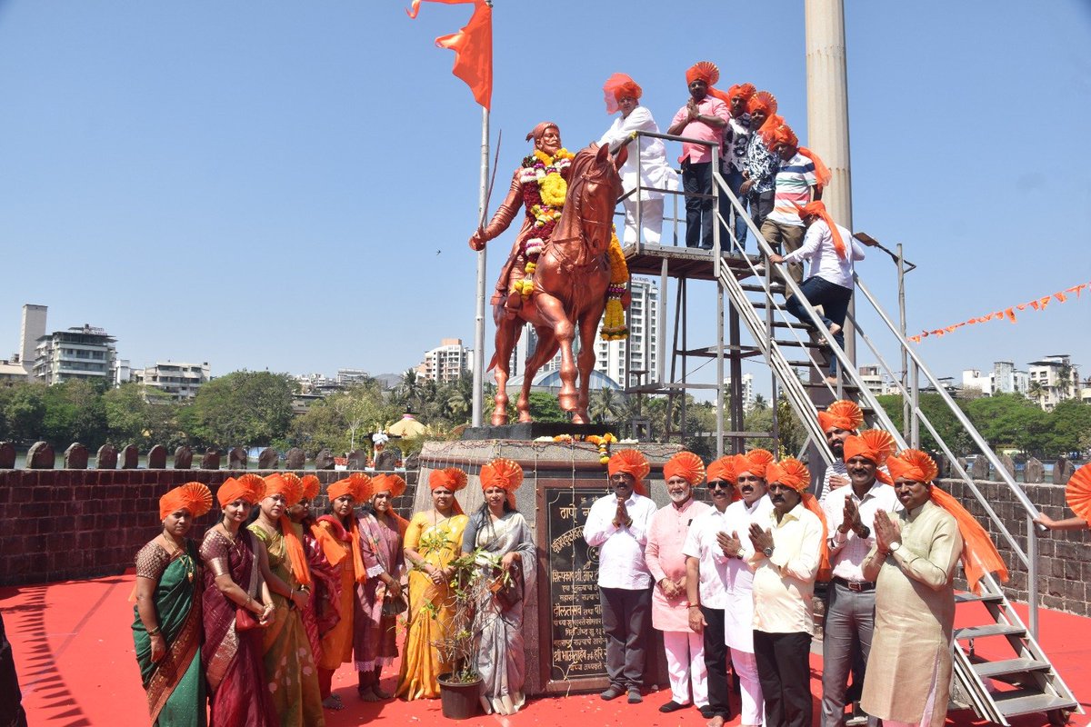 paranjpe_anand's tweet photo. शिवजयंती निमित्त मासुंदा तलाव, ठाणे येथील महाराष्ट्राचे आराध्यदैवत छत्रपती शिवाजी महाराज यांच्या प्रतिमेस पुष्पहार अर्पण करुन अभिवादन करण्यात आले. याप्रसंगी पदाधिकारी व कार्यकर्ते मोठ्या संख्येने उपस्थित होते..!

@mahancpspeaks @AjitPawarSpeaks @SunilTatkare 

#shivjayanti2025 #shivajimaharaj #AnandParanjpe