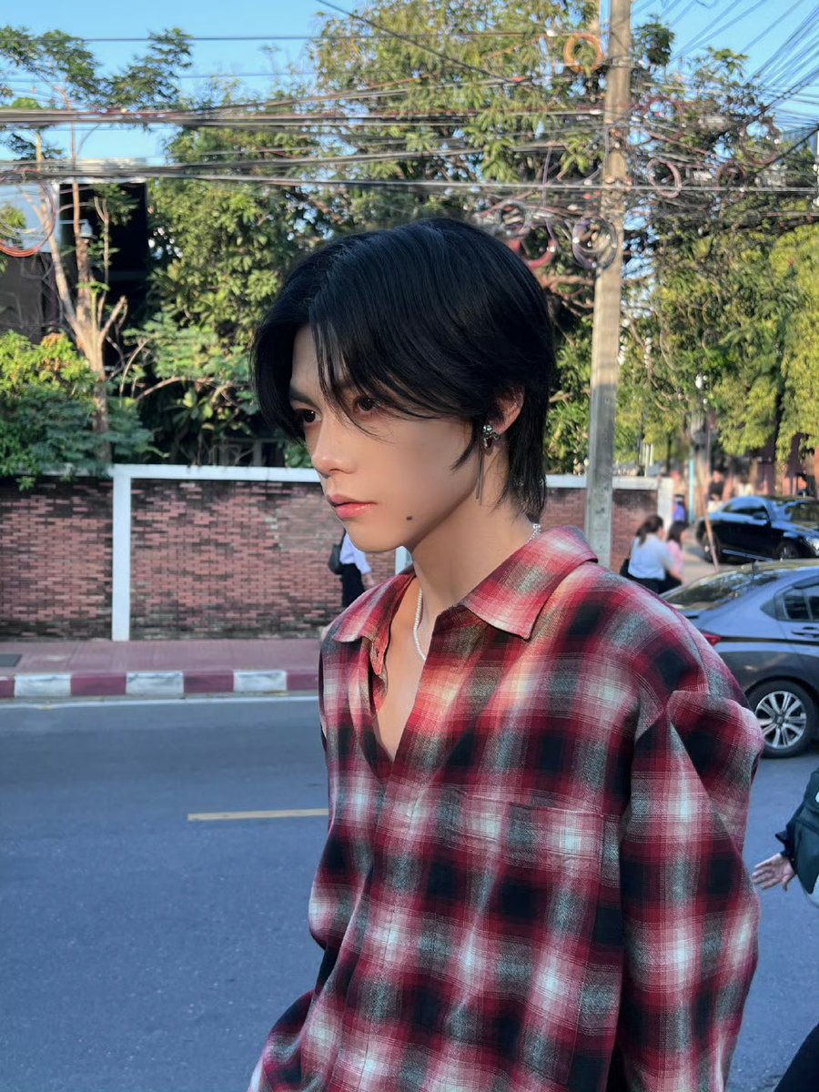 [ Weibo Post ]

「วันสบายๆของเหล่าเด็กฝึก」
เดินเล่นชิลๆ ในวันหยุด
🎒🧸💐✨

🔗weibo.com/7737675335/513…

#LinJinXiongTH #林锦雄 #LinJinXiong #หลินจิ่นฉง #XIONG