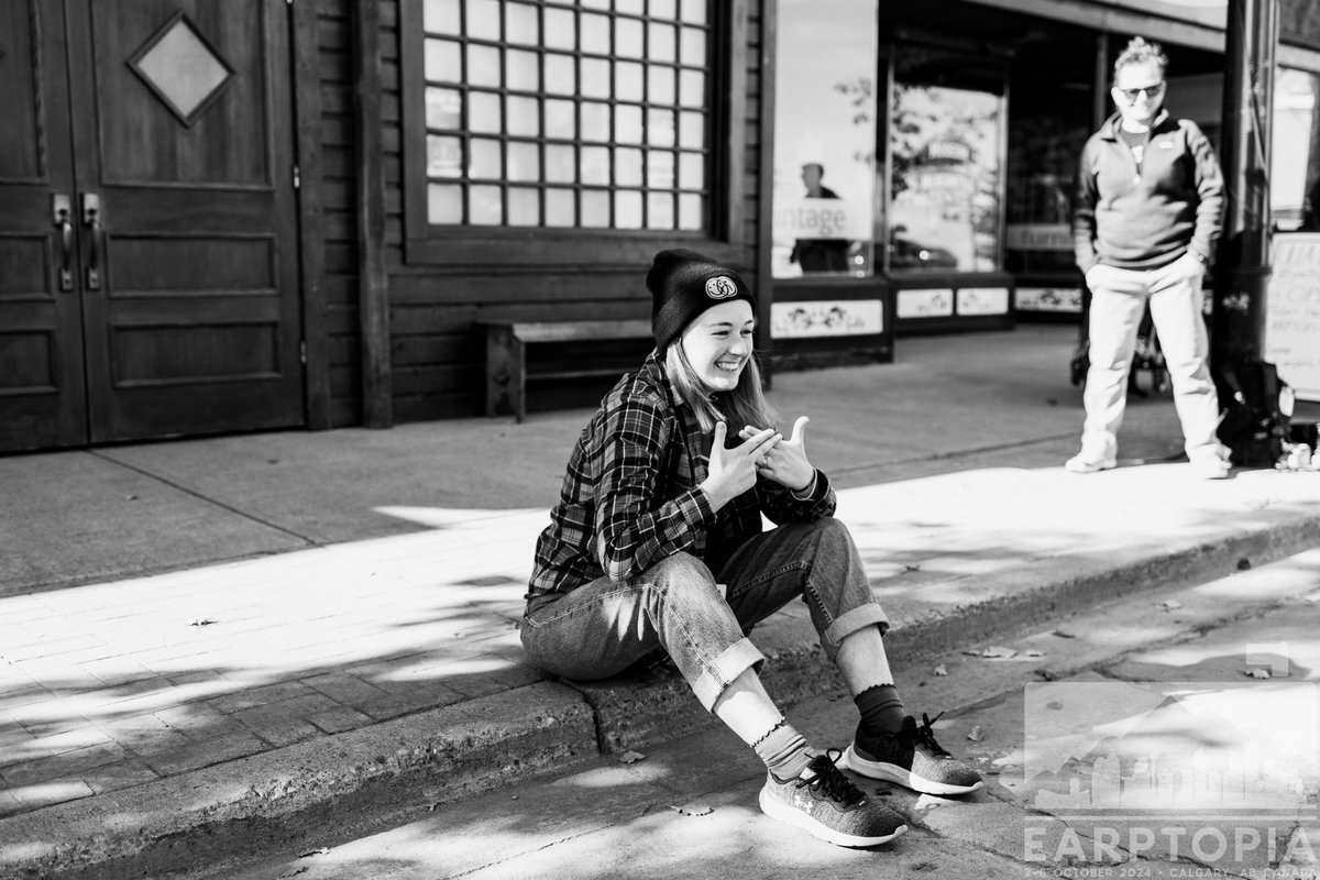 KLArblaster's tweet photo. @Pepperpeppering @CityEarper @KarolynLowe A photo outside Shorty’s 🥺😭 
#Earptopia2024 #WynonnaEarp https://t.co/FnsAUwwGoH