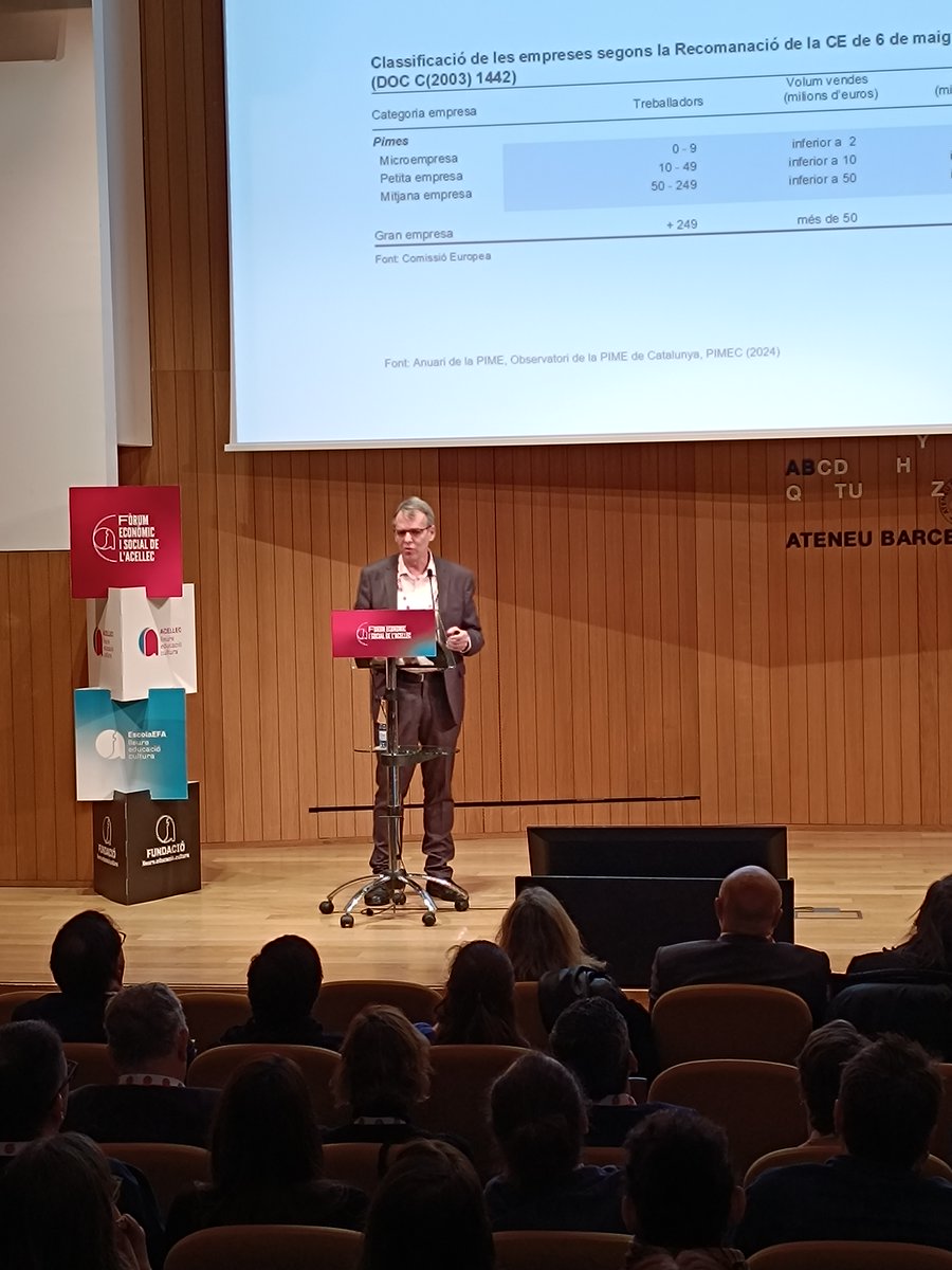 Acellec's tweet image. 🗣️ El catedràtic d&apos;economia @oriolamat intervé al primer #FòrumAcellec pronunciant una conferència que posa en valor l&apos;activitat de les pimes en el marc de l&apos;economia catalana que, actualment, representen el 99,8% de les empreses del país