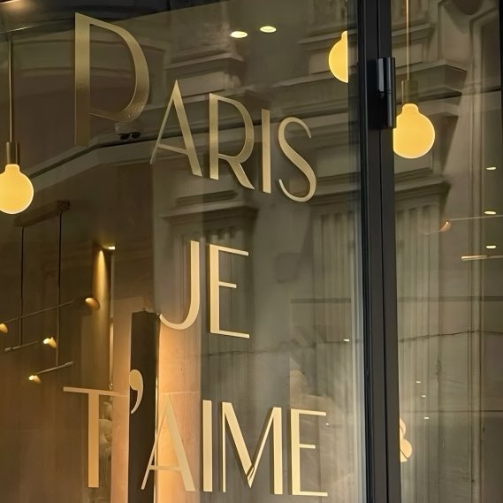 Golden mornings, soft reflections, and the effortless elegance of Paris. Good morning, everyone..

~
#Gm #Paris #InGADweTrust #BuyArtWithCrypto