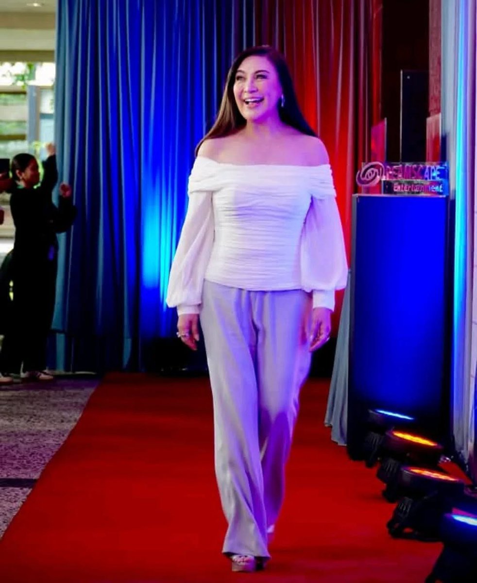 latest_chika's tweet photo. THE GLOW OF A MEGASTAR 🤍✨

Veteran singer-actress Sharon Cuneta stuns netizens in photos of her appearance during the grand mediacon event of her drama series "Saving Grace". 

📸reallysharoncuneta/Instagram https://t.co/CIY1m6kiU2