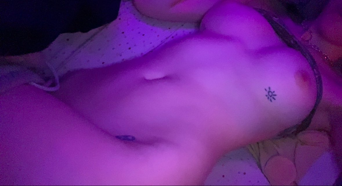 h0neybeebe3's tweet photo. bed time for pup <3 
say goodnight?🐶

#nsfw #nsfwtwt #onlyfans https://t.co/gZbtBOqUuC