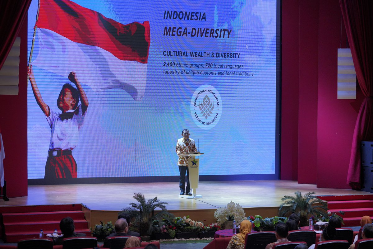 fadlizon's tweet photo. Pagi ini, Rabu (19/2) hadir sbg pembicara kunci Peace Dialogue for the World On Soft Launching Jakarta School for Peace - World Peace Messenger Foundation and 41st ISAFIS Anniversary tentang “Cultural Diplomation for Peace” di Auditorium Perpusatakaan Nasional, Jakarta Pusat. @kemenbud