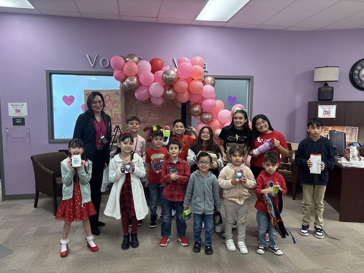 MRidge_ES's tweet image. Congratulations to our attendance winners!! It pays to come to school!! 🧡🦉💜 #TeamSISD #ALLINforATTENDANCE #ALLIN