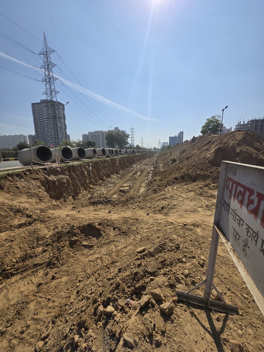 MansotraVishal's tweet photo. @munishkagg Here are the images of Unitech Southpark Project Sector 70. Work going on at full swing. https://t.co/xE97EZGPaM
